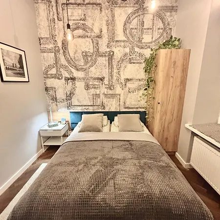The Vinci Residence, Old Town Apartment *